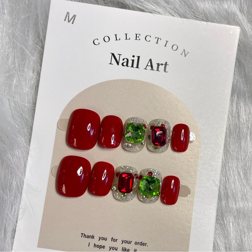 10 piece press on nail Christmas